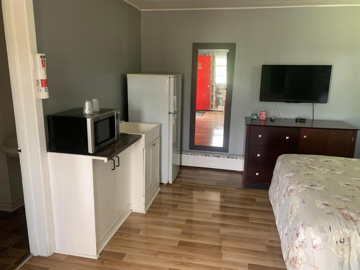 Nites Inn Motel Cornwall Ngoại thất bức ảnh