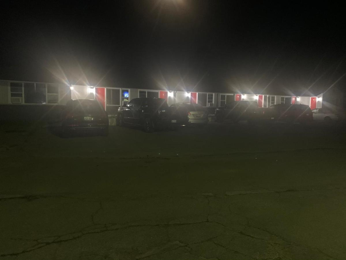Nites Inn Motel Cornwall Ngoại thất bức ảnh